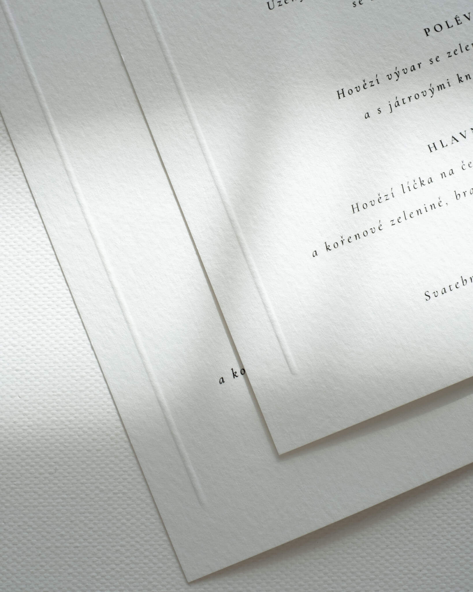 Svatební menu s embosovanou linkou