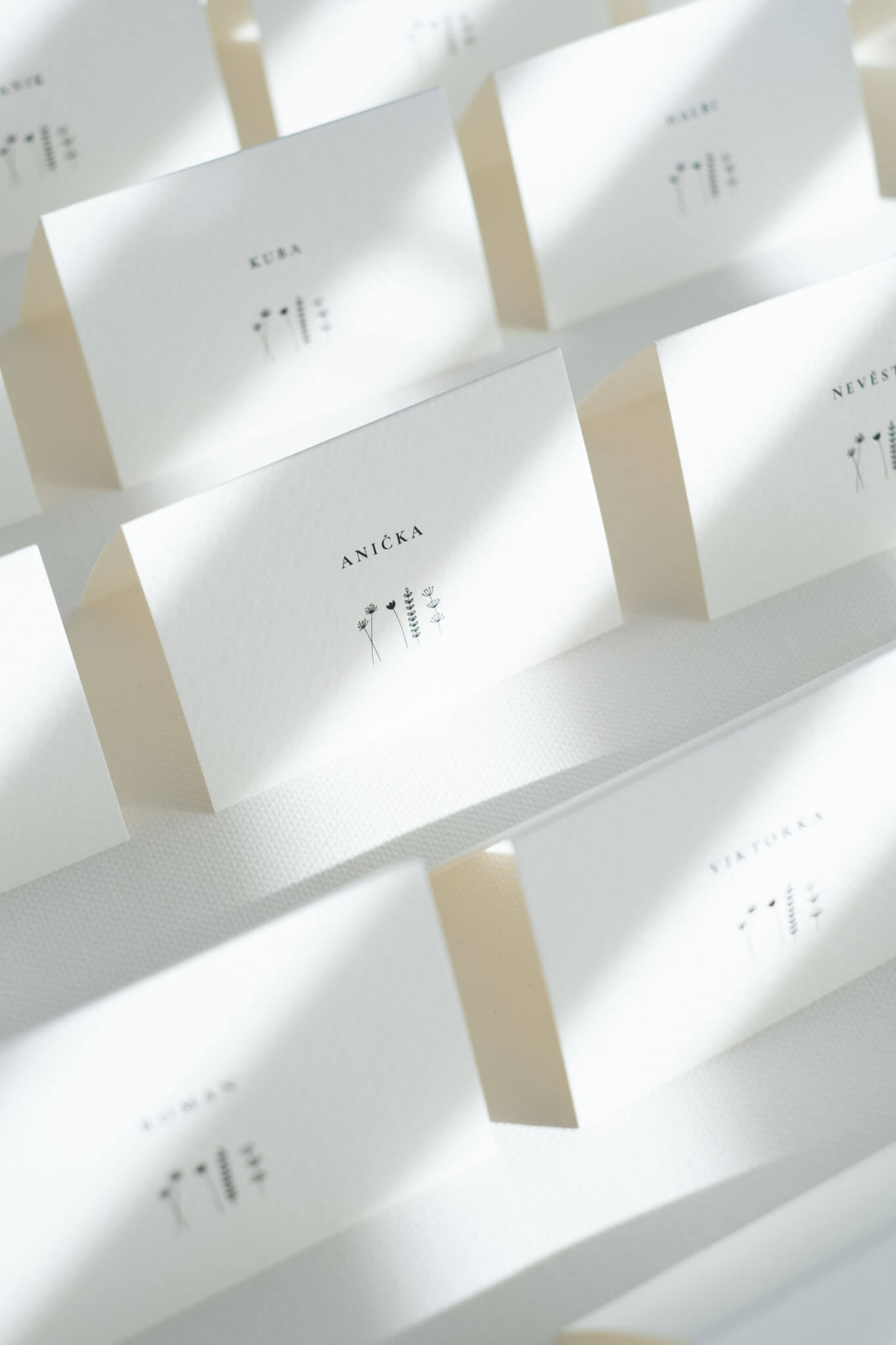Svatební jmenovky stříšky luční kvítí