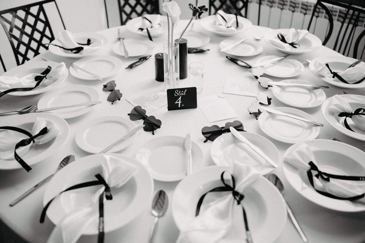 Černobílá svatební tabule