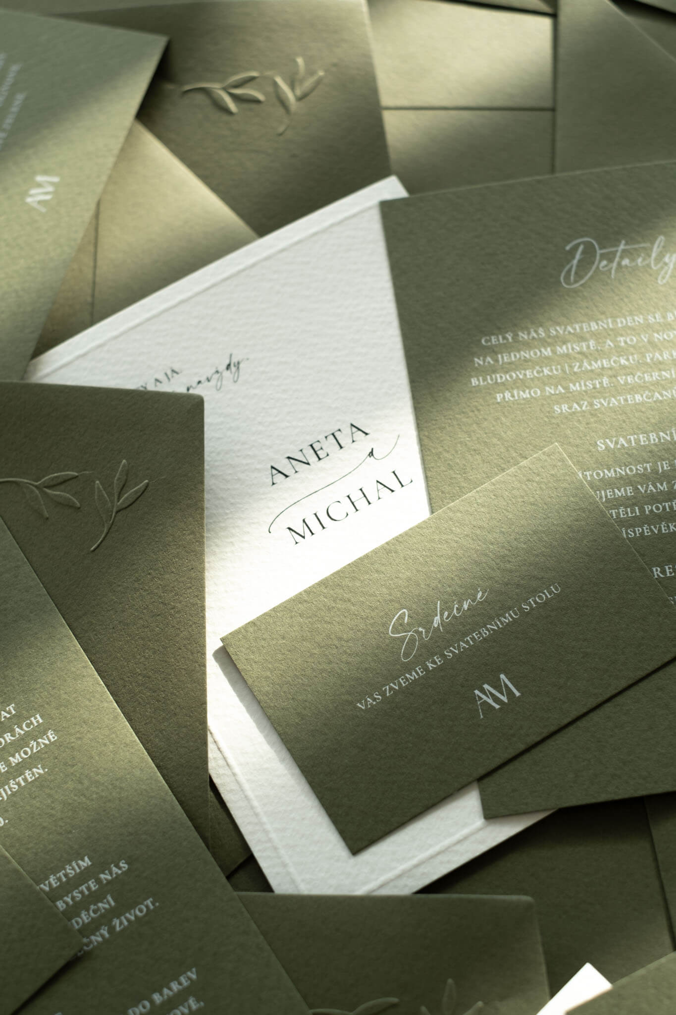 Minimalistické svatební oznámení olivový papír