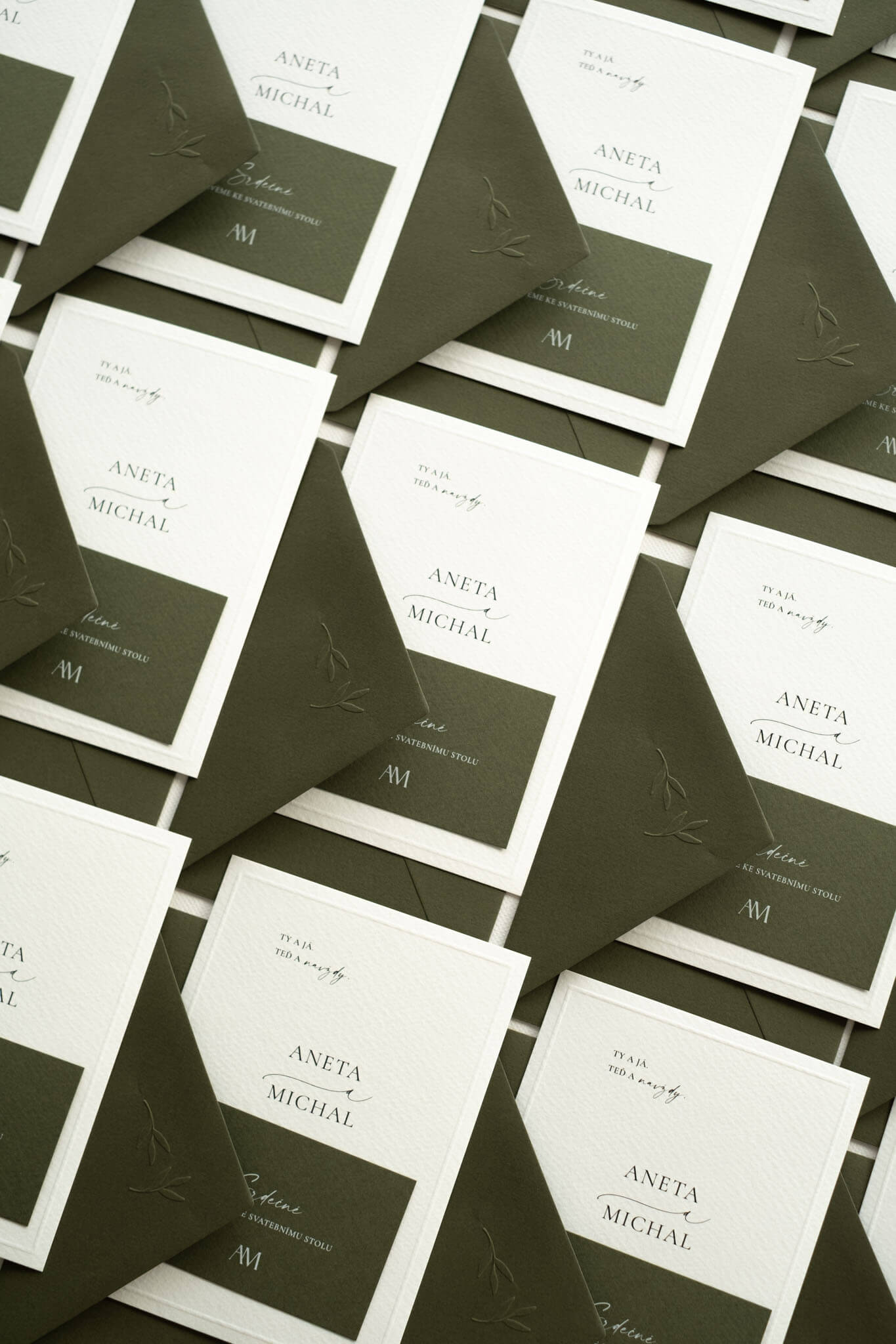 Minimalistické svatební oznámení olivový papír