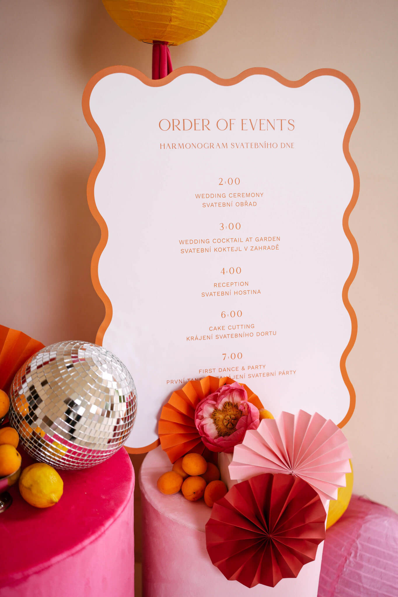 Svatební harmonogram s vlnitým okrajem